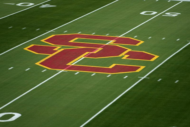Watch: USC runs sneaky fake punt with third-string QB